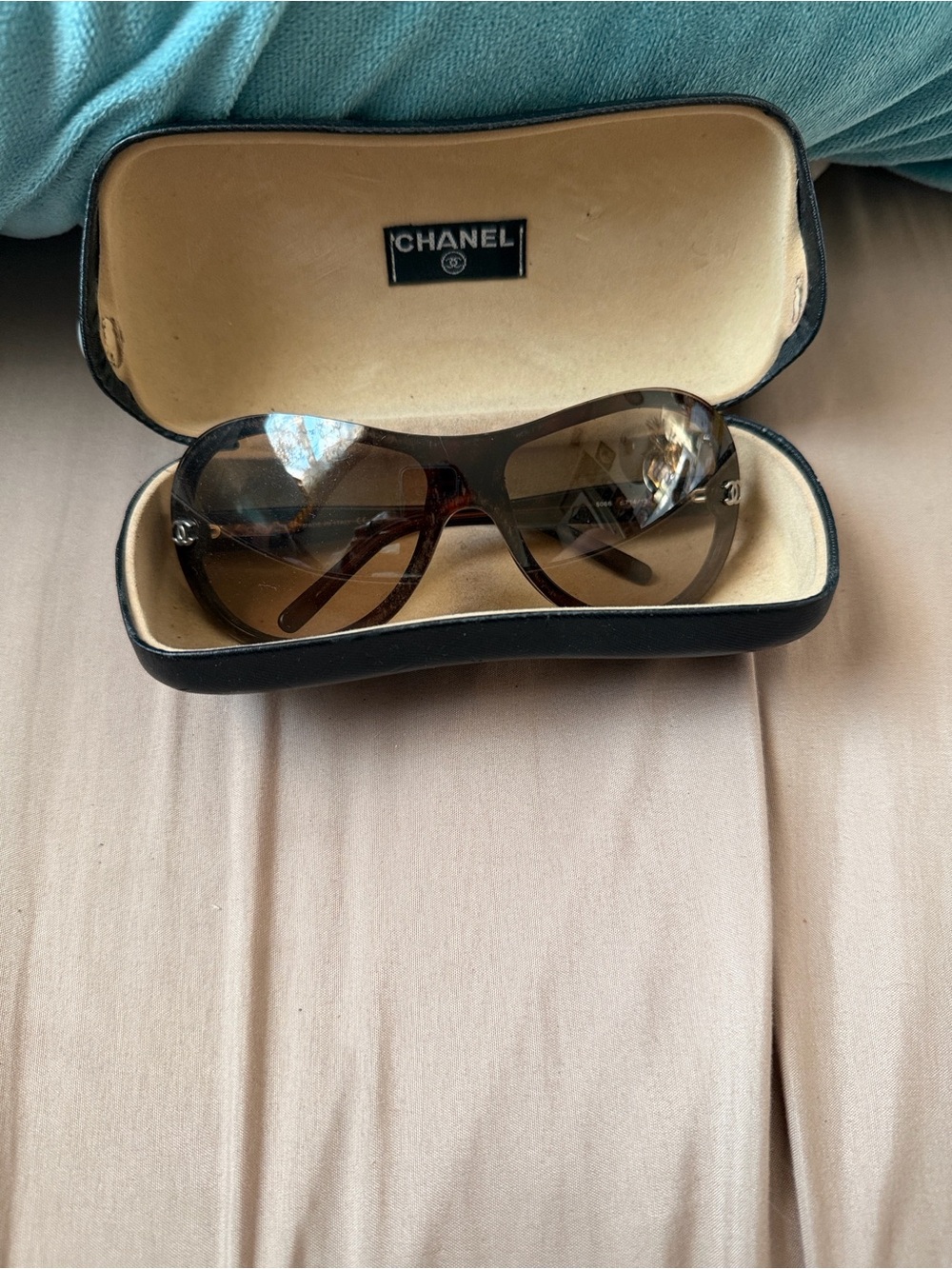 CHANEL Brown Gradient Oversized Sunglasses